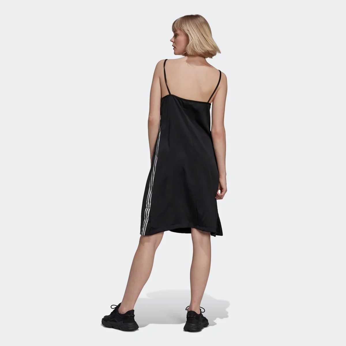 h33694_app_on-model_back_gradient-huge-665764b0ba5d4