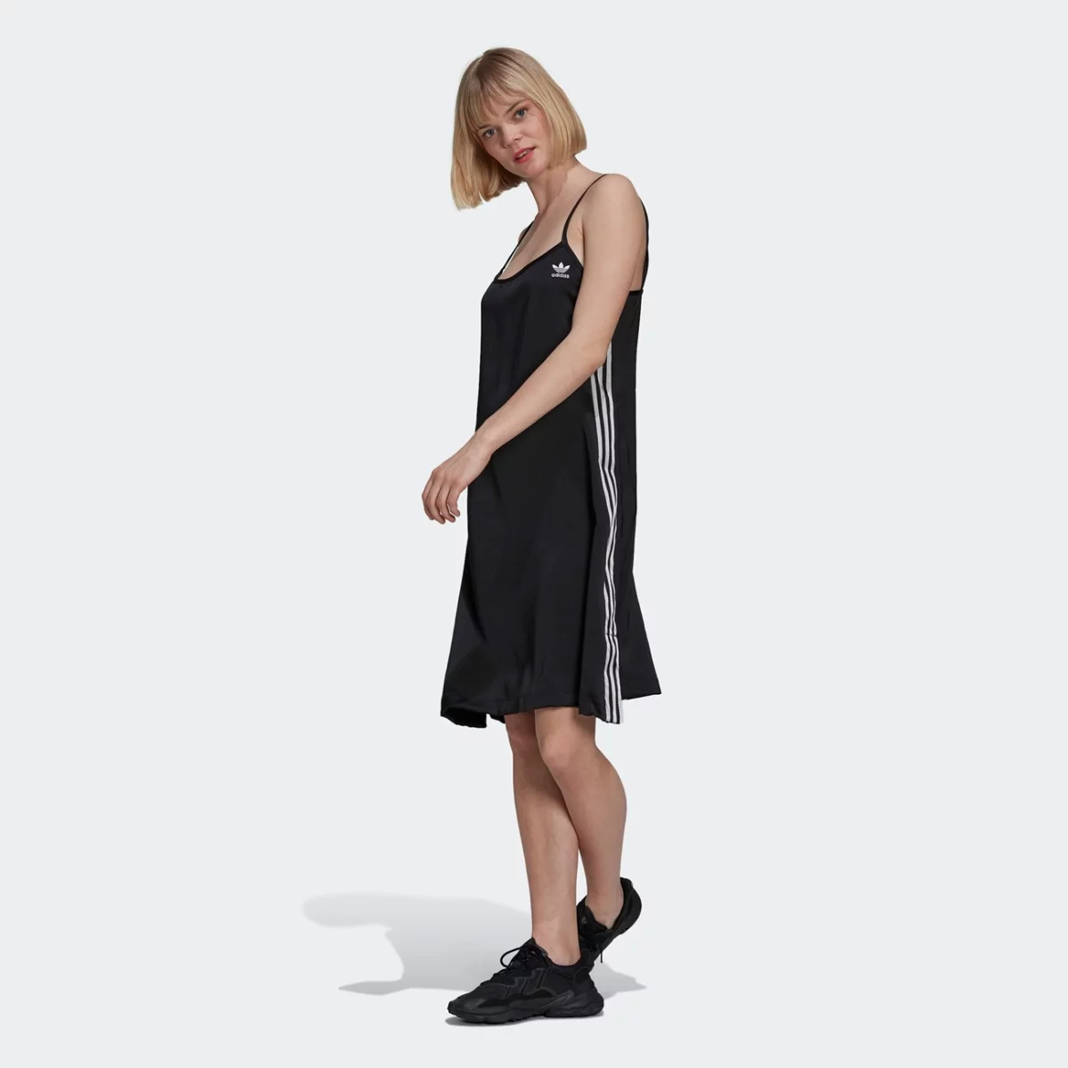 h33694_app_on-model_standard_gradient-huge-665764af51905