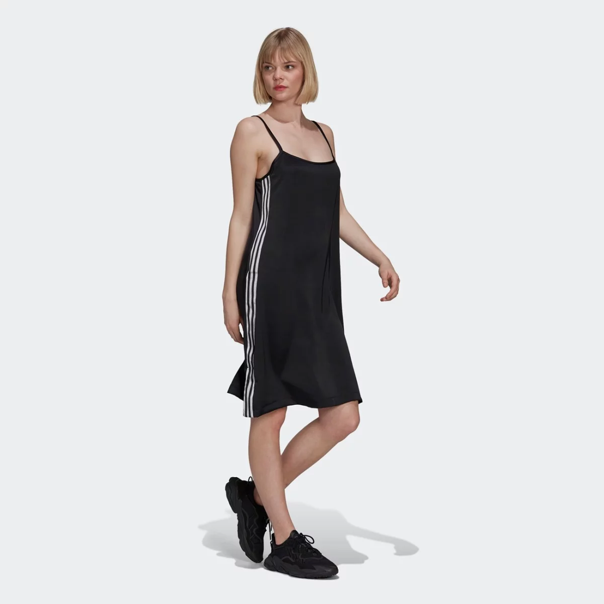 h33694_app_on-model_walking_gradient-huge-665764b27972d