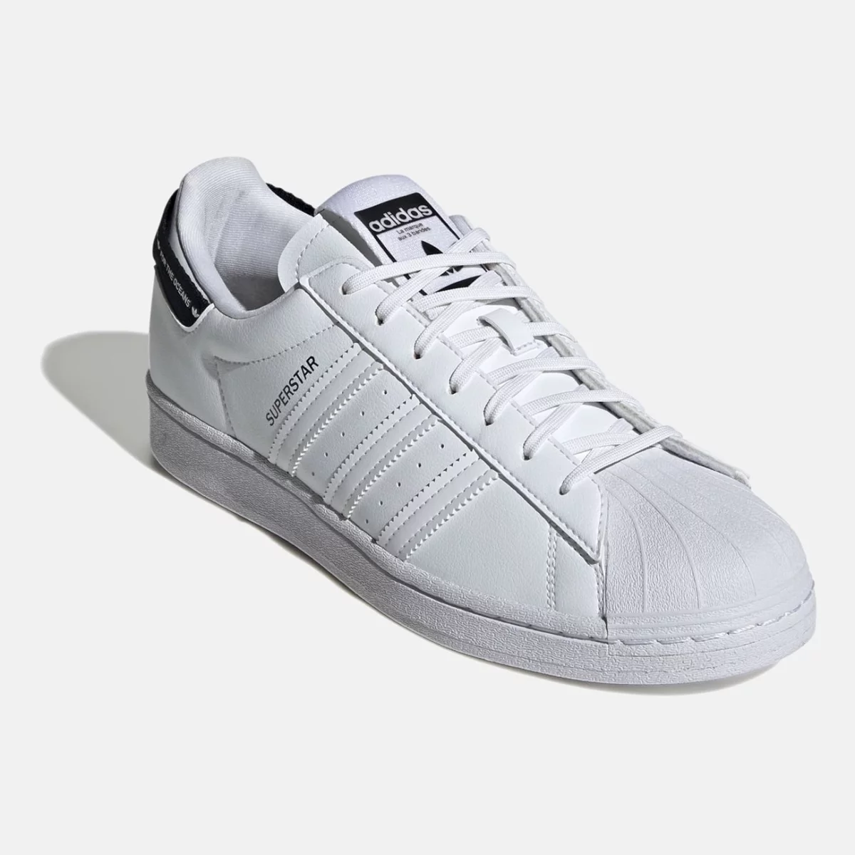 gv7610_6_footwear_photography_front-lateral-top-view_white-huge-6658097128ed6