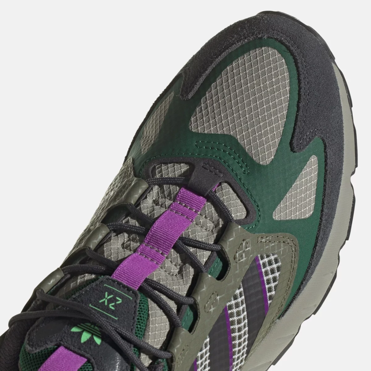 hp2847_9_footwear_photography_detail-view-2_transparent-huge-66582d8086795