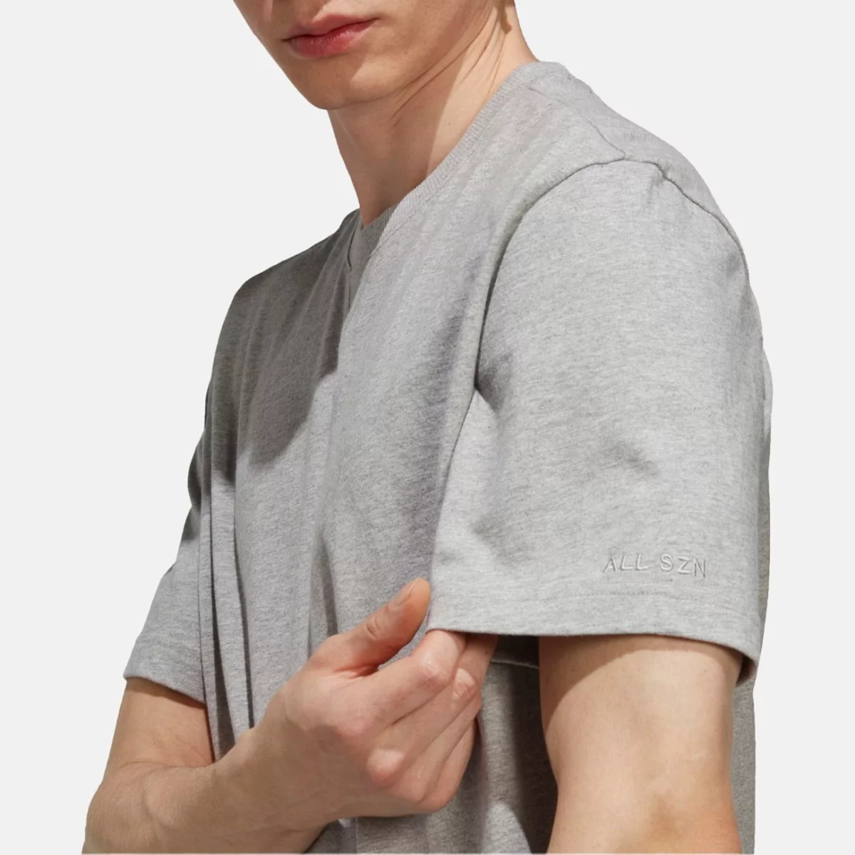 ic9789_8_apparel_on-model_detail-view-2_grey-huge-6657a0c5a6a87