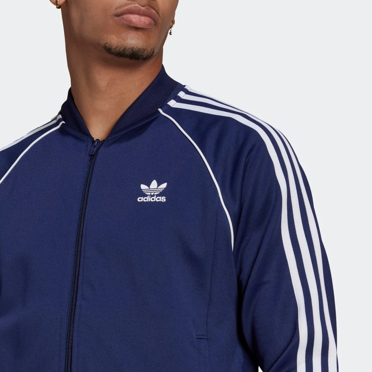h06710_app_on-model_detail-1_gradient-huge-66576302d4093