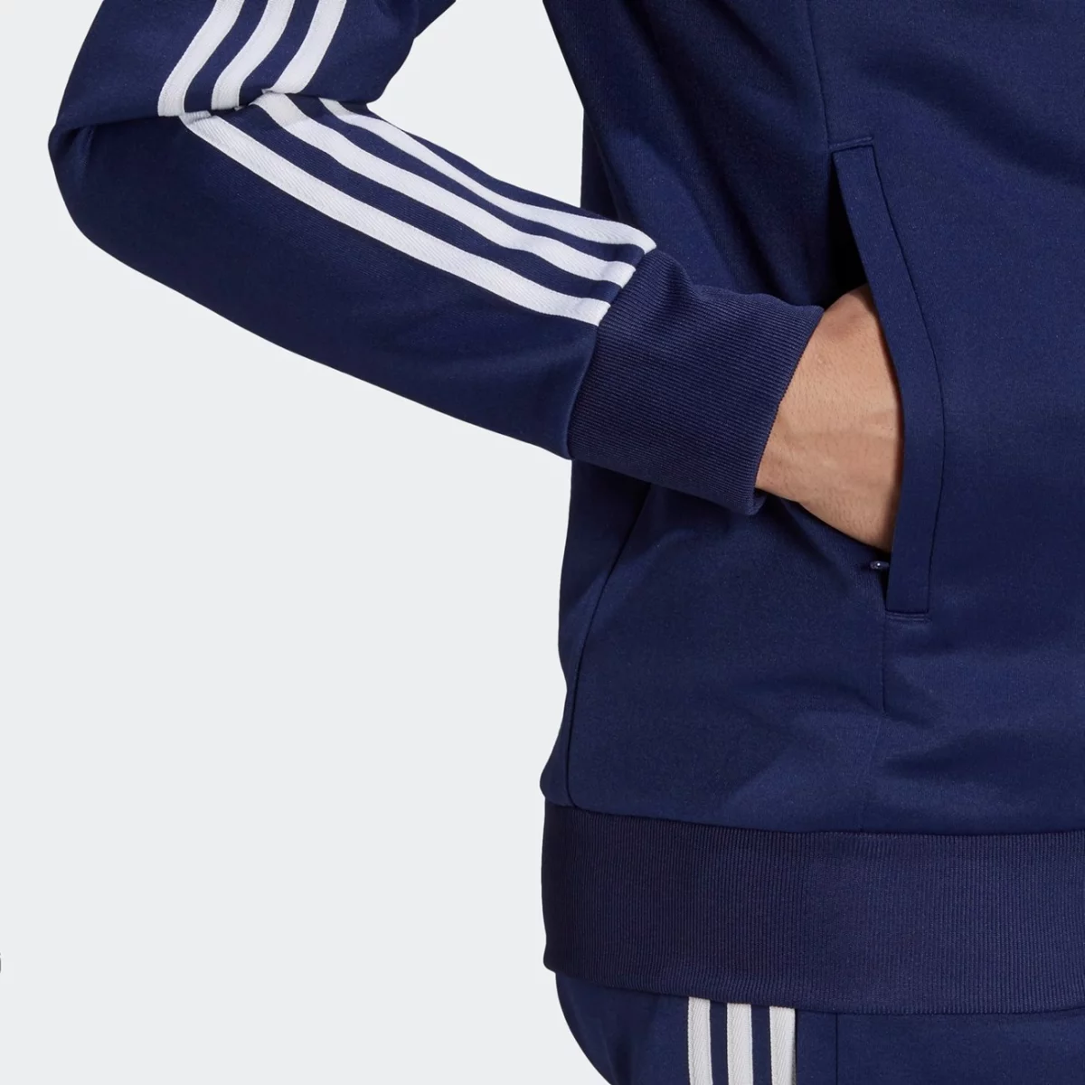 h06710_app_on-model_detail-2_gradient-huge-665763012dad2