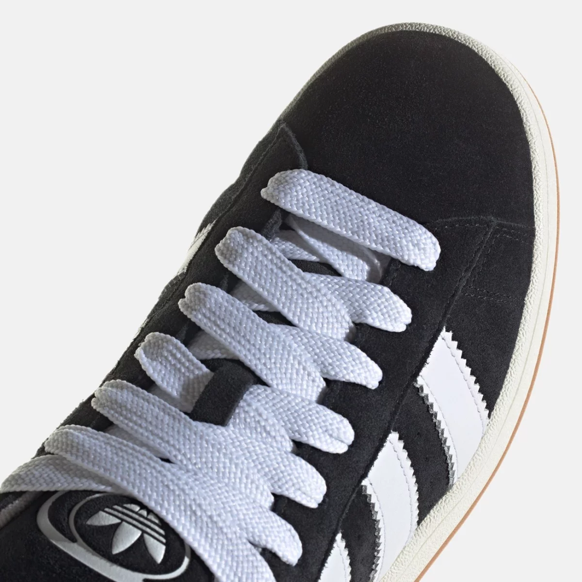 hq8708_8_footwear_photography_detail-view-1_transparent-huge-66582f38e9aa7