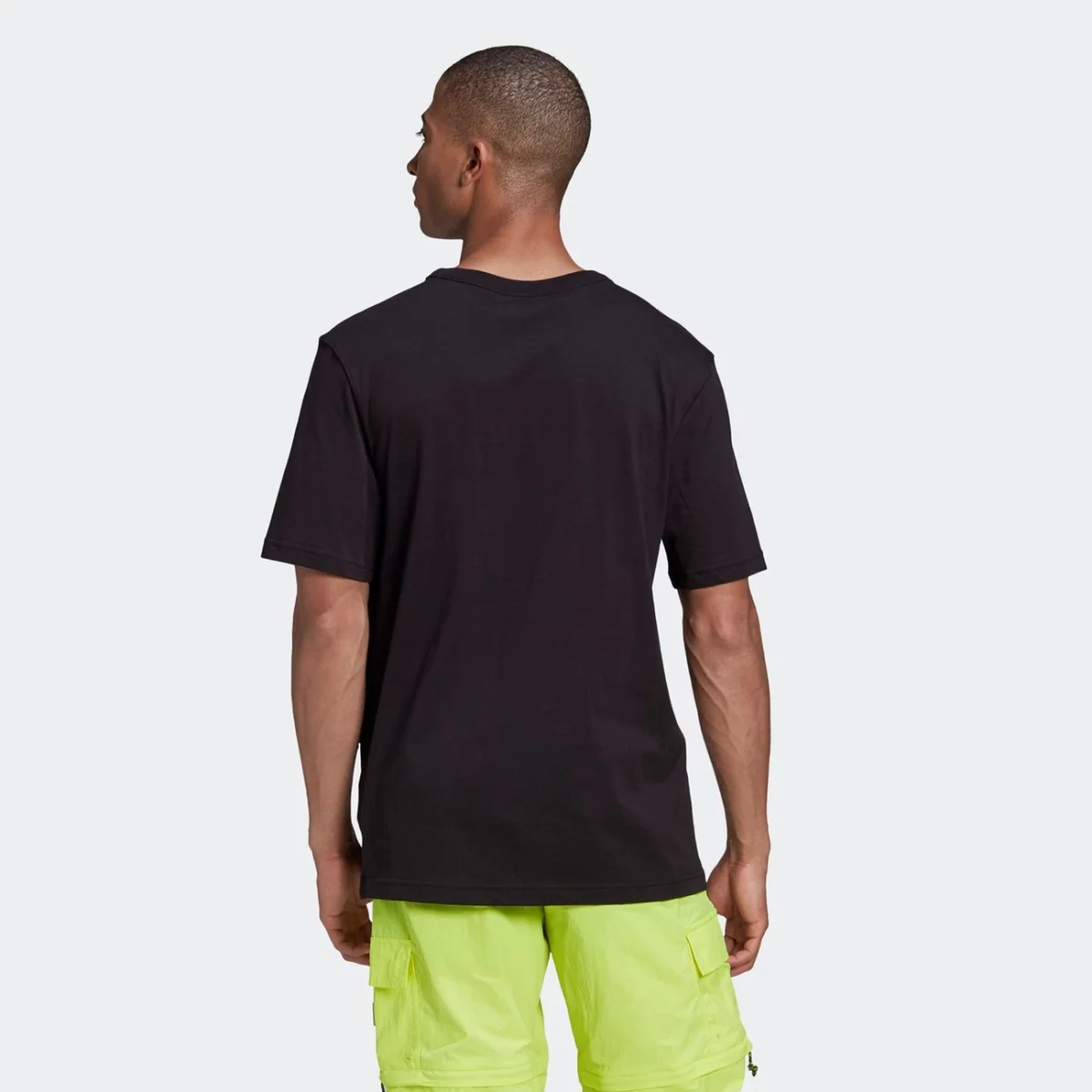 gn3310_app_on-model_back_gradient-huge-66575624d1cab