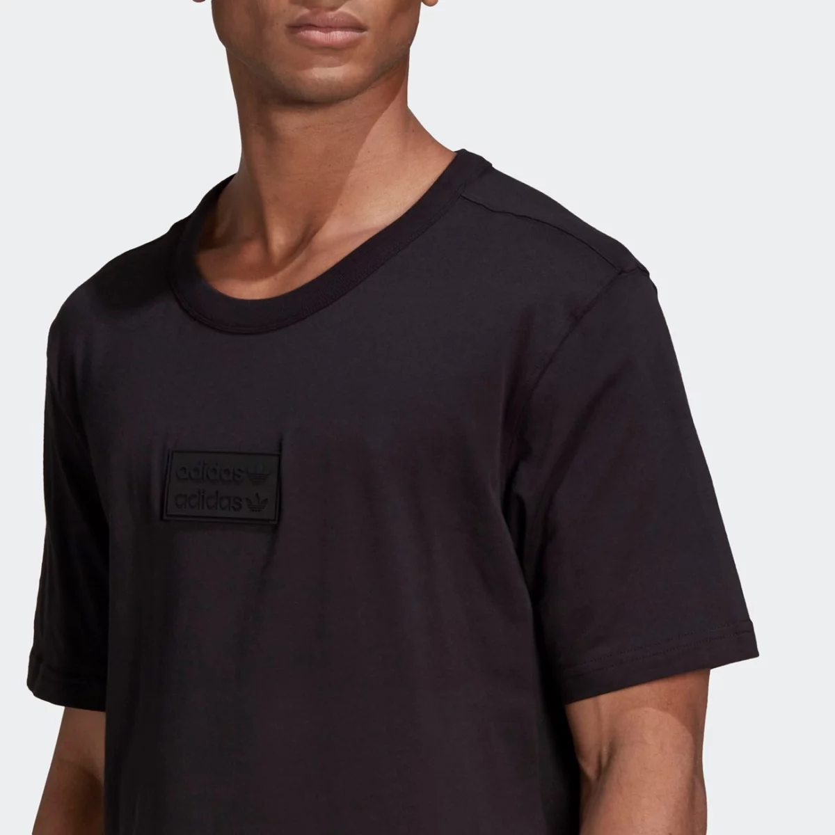 gn3310_app_on-model_detail-1_gradient-huge-66575623359f7