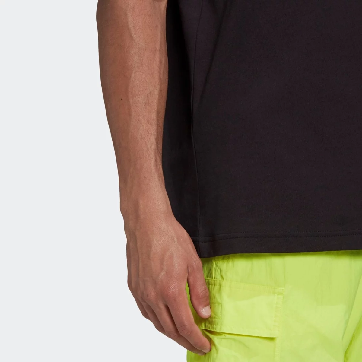 gn3310_app_on-model_detail-2_gradient-huge-6657562188014