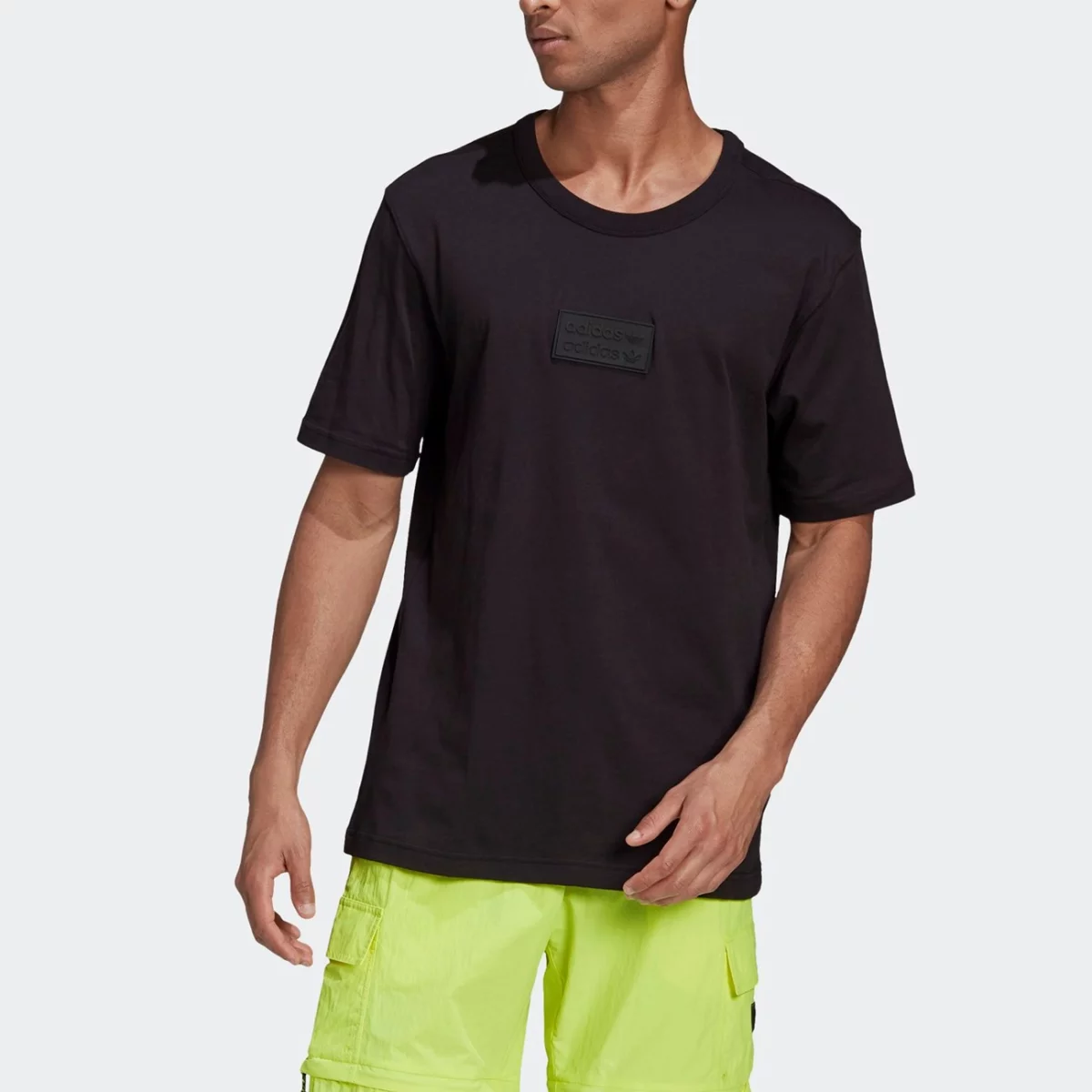 gn3310_app_on-model_front_gradient-huge-6657561fecdfd