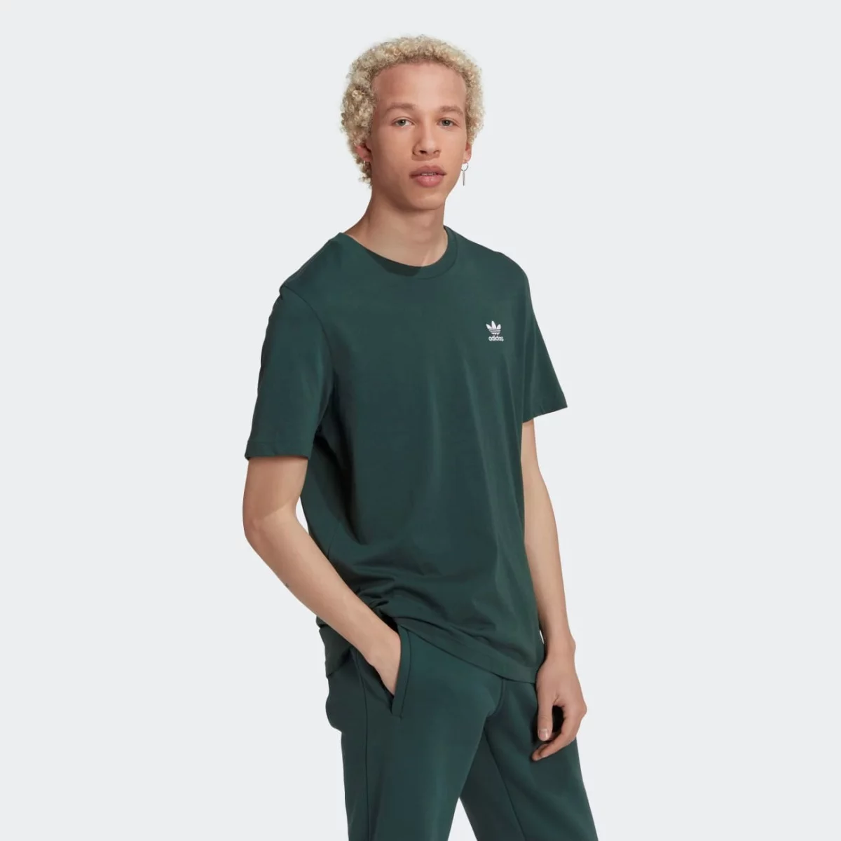 hj7983_7_apparel_on-model_walking-view_grey-huge-66579408d5d2c