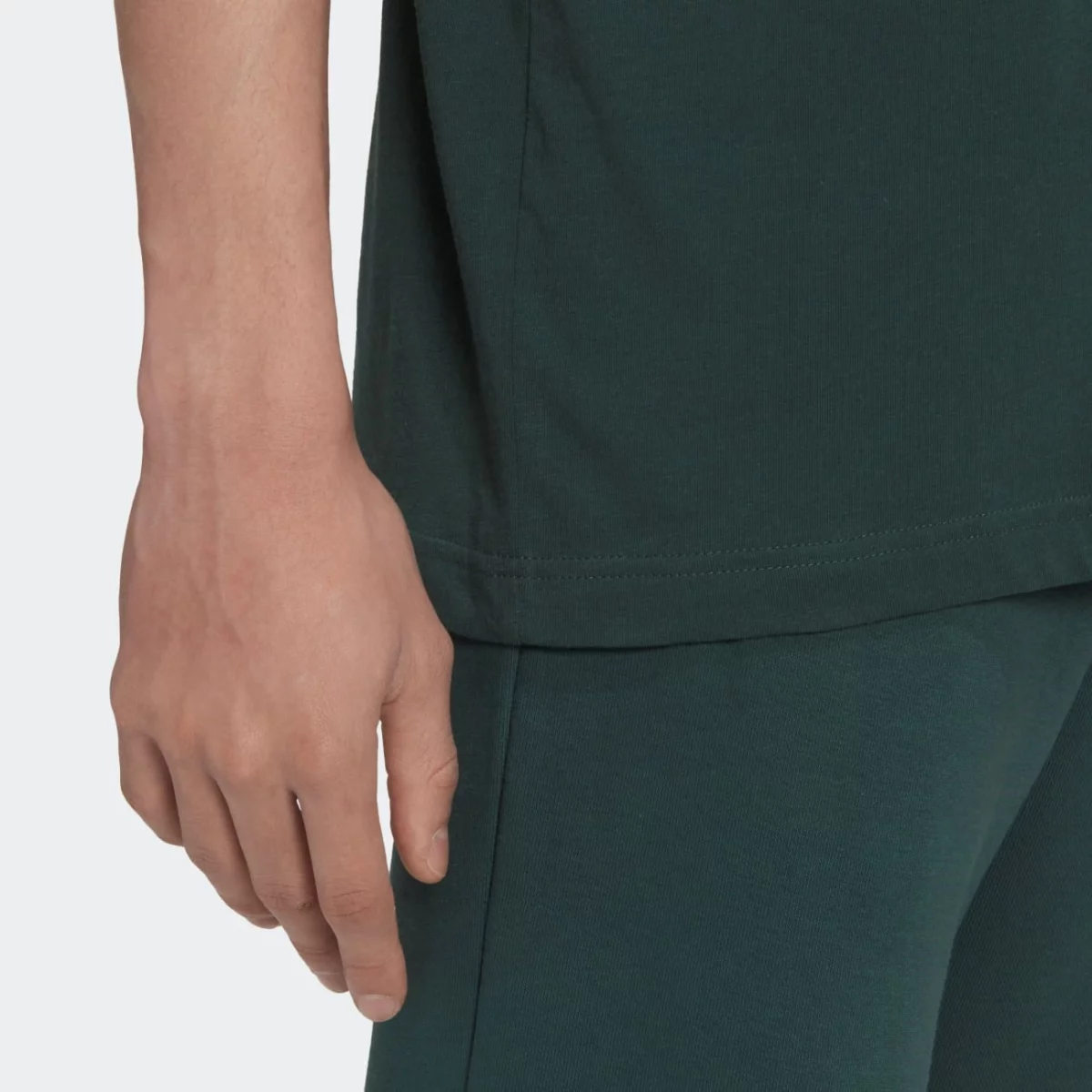 hj7983_9_apparel_on-model_detail-view-2_grey-huge-6657940c56009