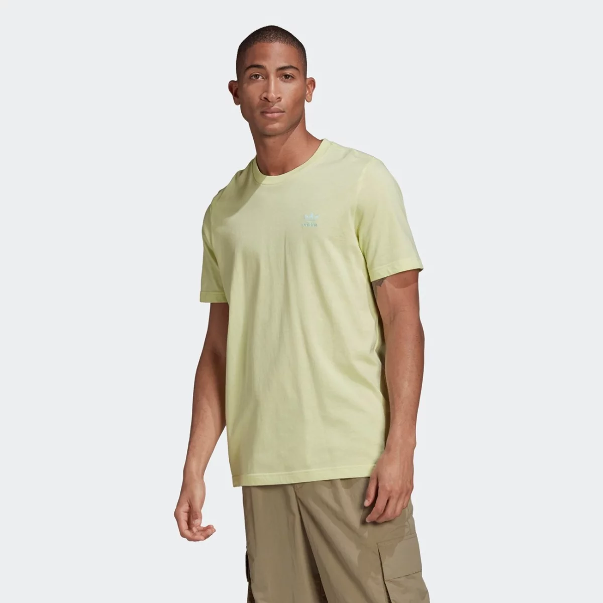 gn3403_app_on-model_standard_gradient-huge-665755e6c2bc9