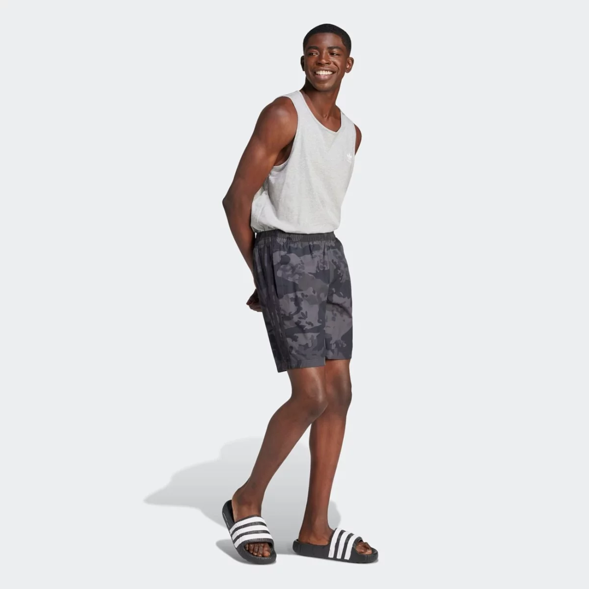 it8639_6_apparel_on-model_walking-view_grey-huge-6657b1de640eb