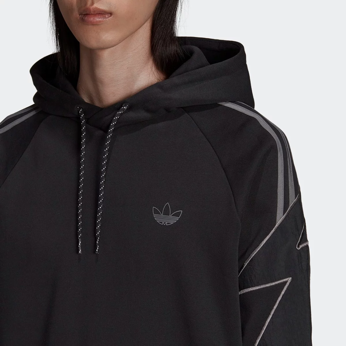 he4709_app_on-model_detail-1_gradient-huge-66577676da852