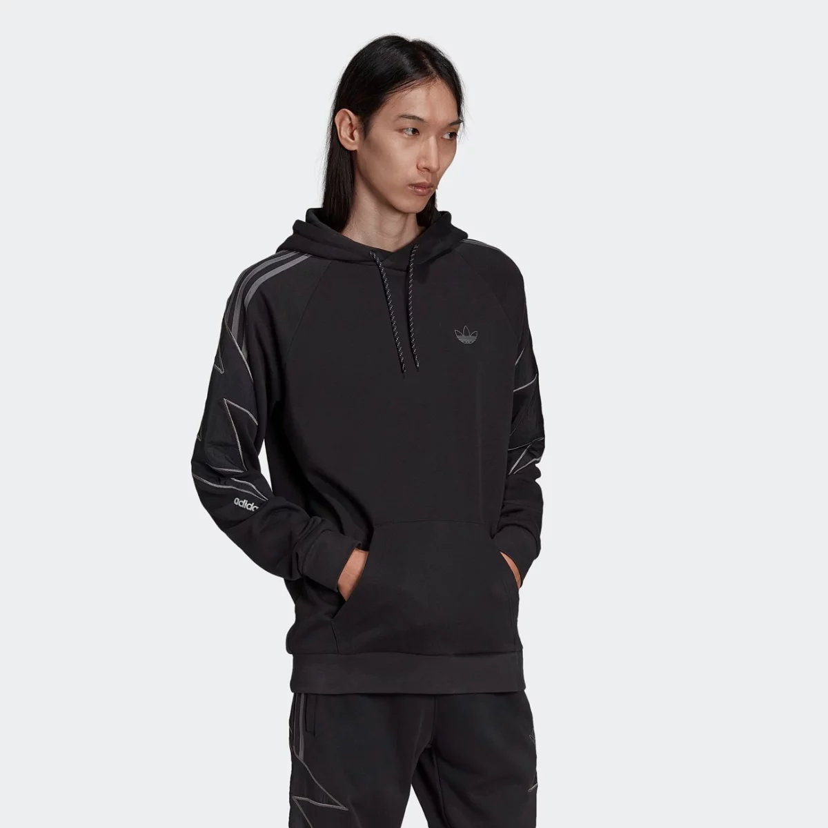 he4709_app_on-model_walking_gradient-huge-665776756e708