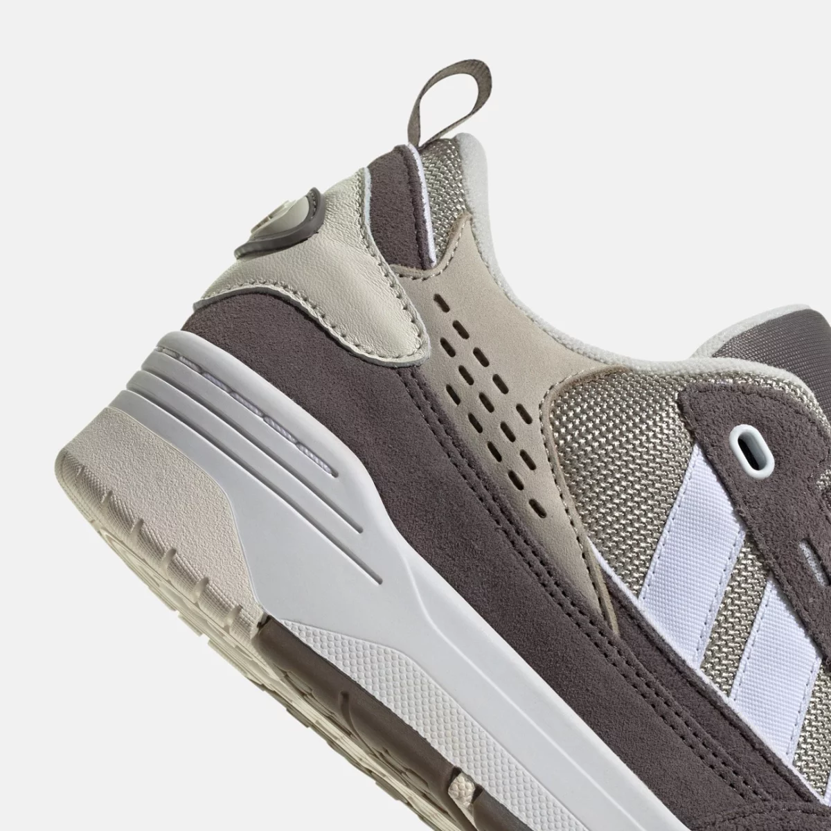 if8820_8_footwear_photography_detail-view-1_transparent-huge-66584157de037