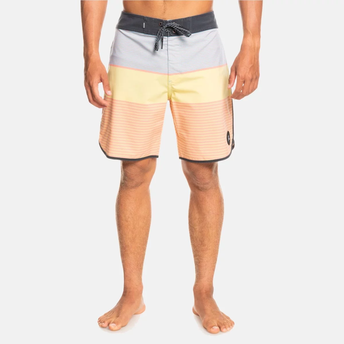 eqybs04651_quiksilver-w_mgk6_frt1-huge-6657874de5bf5