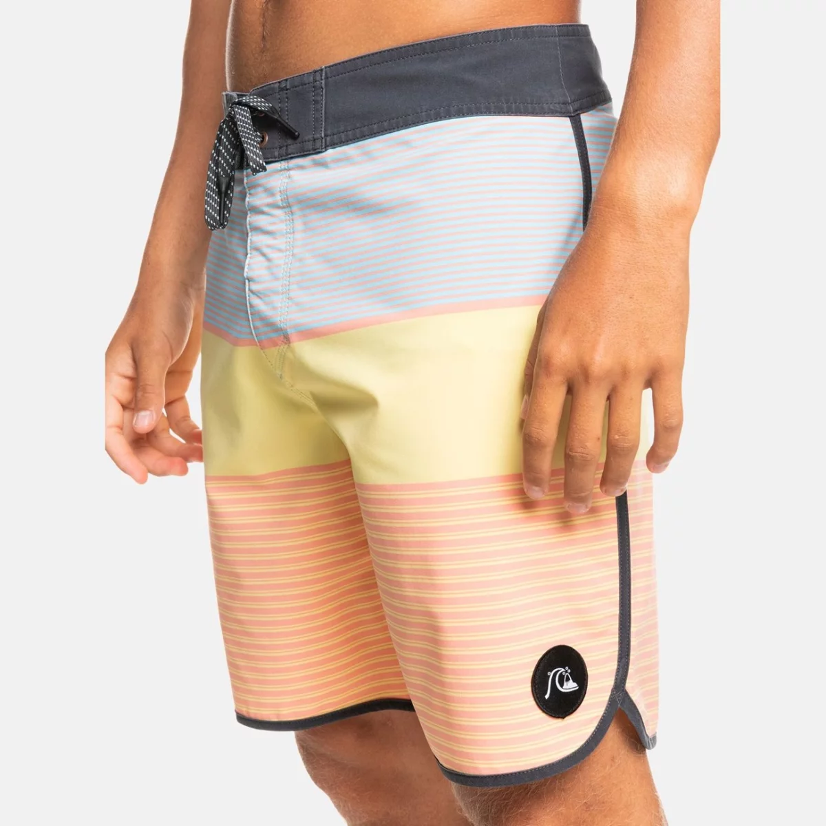 eqybs04651_quiksilver-w_mgk6_frt3-huge-665787493f21a