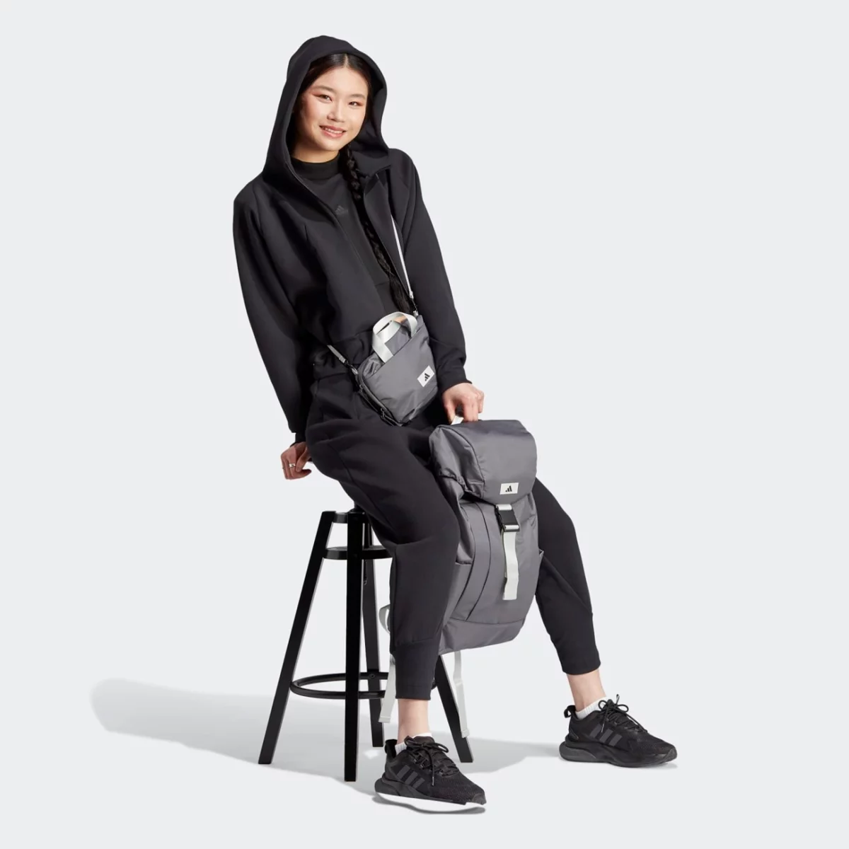 in5136_5_apparel_on-model_walking-view_grey-huge-6657a58d57b31