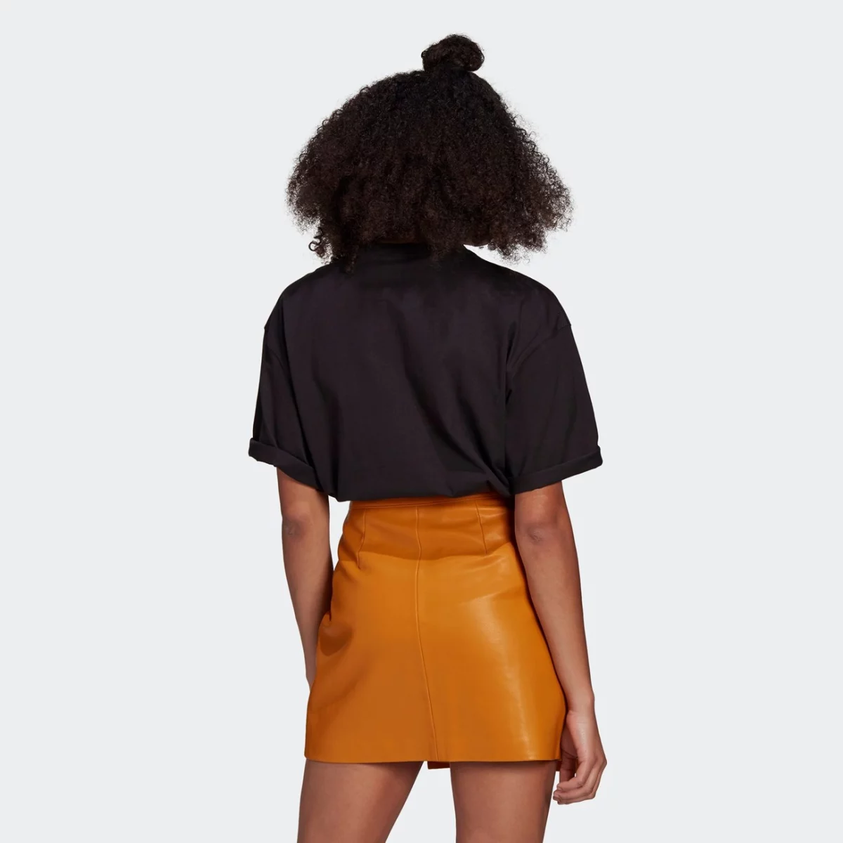 gn4784_app_on-model_back_gradient-huge-665777ce645ba
