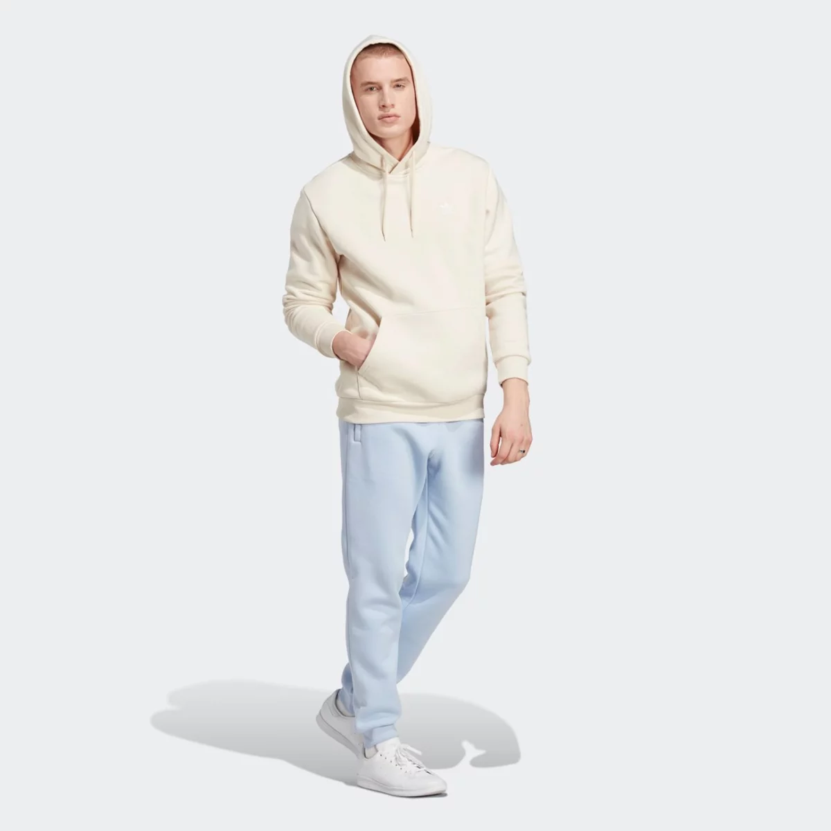 ia4832_5_apparel_on-model_walking-view_grey-huge-6657a132a074e