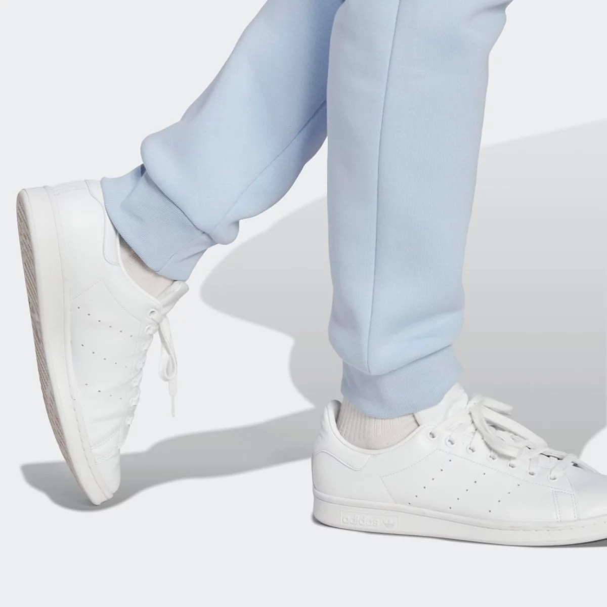 ia4832_7_apparel_on-model_detail-view-2_grey-huge-6657a133ed3e6
