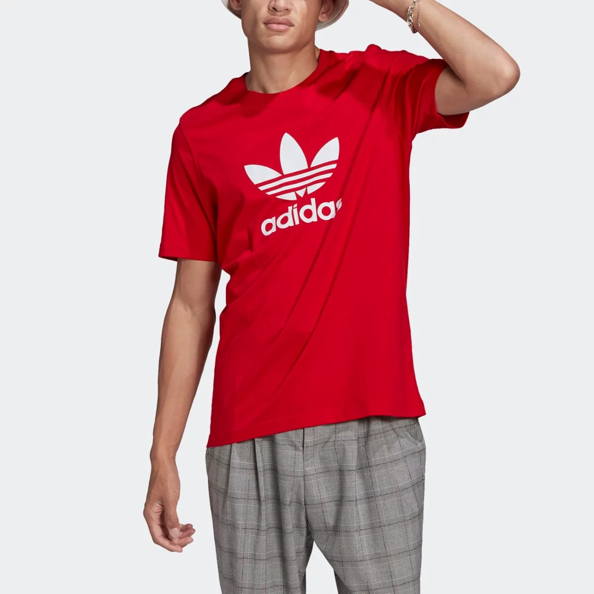 gn3468_app_on-model_front_gradient-huge-665753ae97562