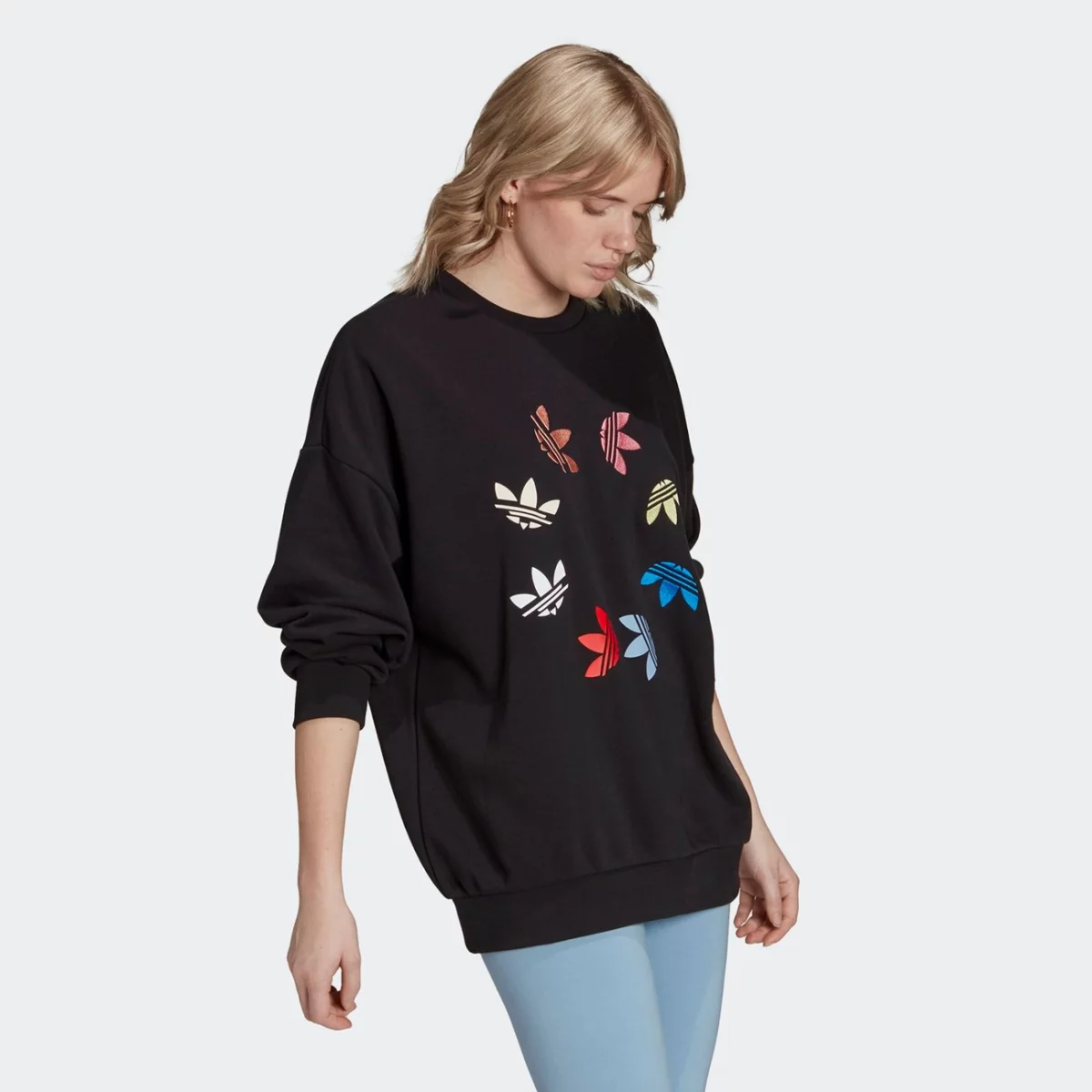 h36845_app_on-model_walking_gradient-huge-66576571c9cb8