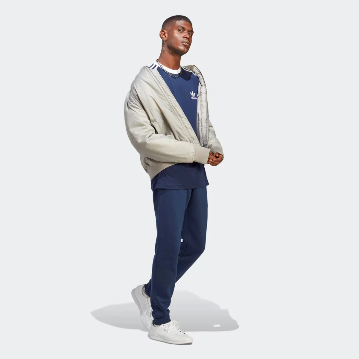 ia4850_6_apparel_on-model_walking-view_grey-huge-6657a248c143b