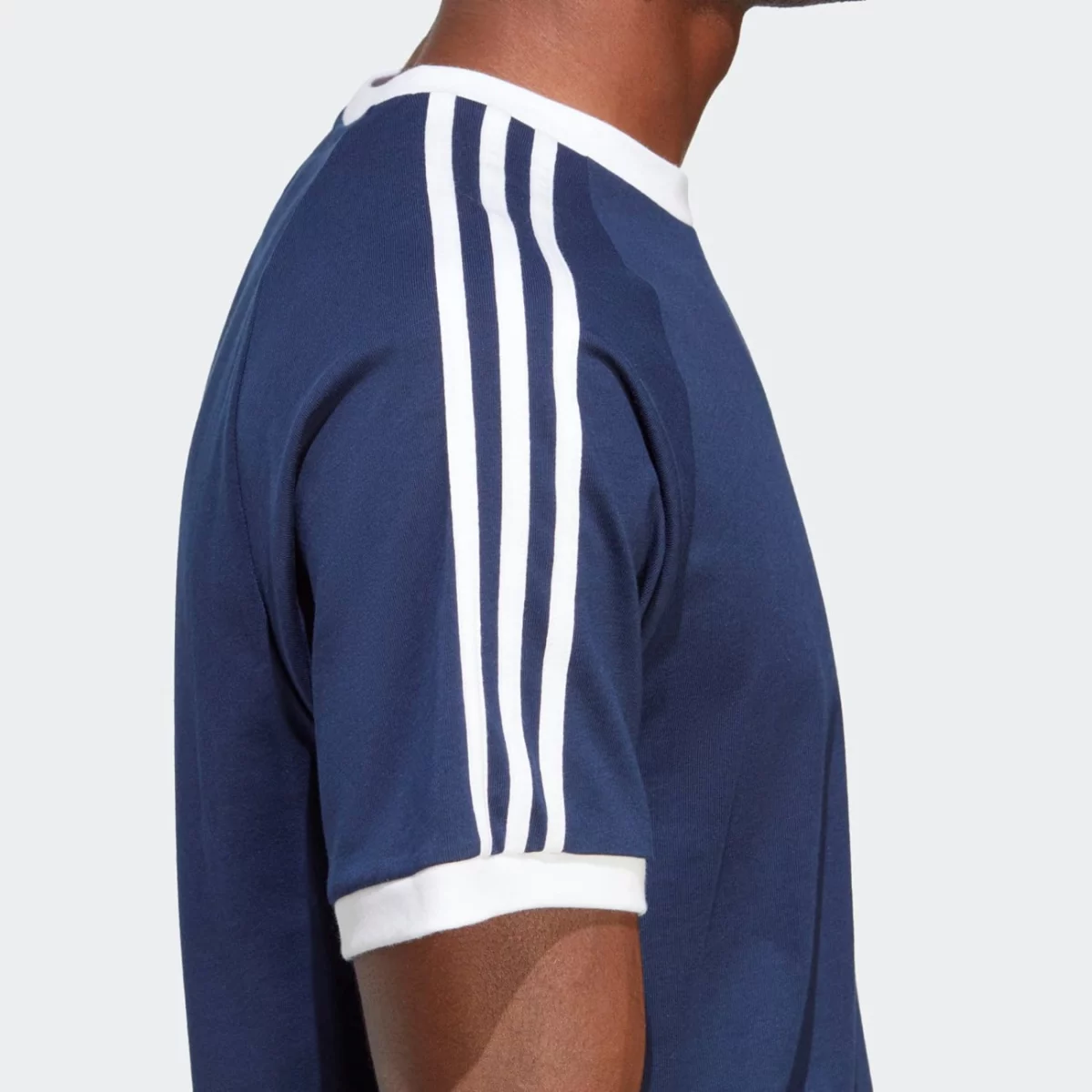ia4850_8_apparel_on-model_detail-view-2_grey-huge-6657a24bb89f0