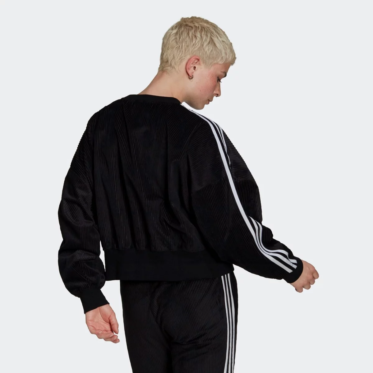 h37848_app_on-model_back_gradient-huge-66576483a0ea1