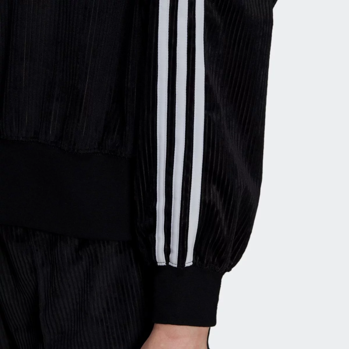 h37848_app_on-model_detail-2_gradient-huge-6657648707212