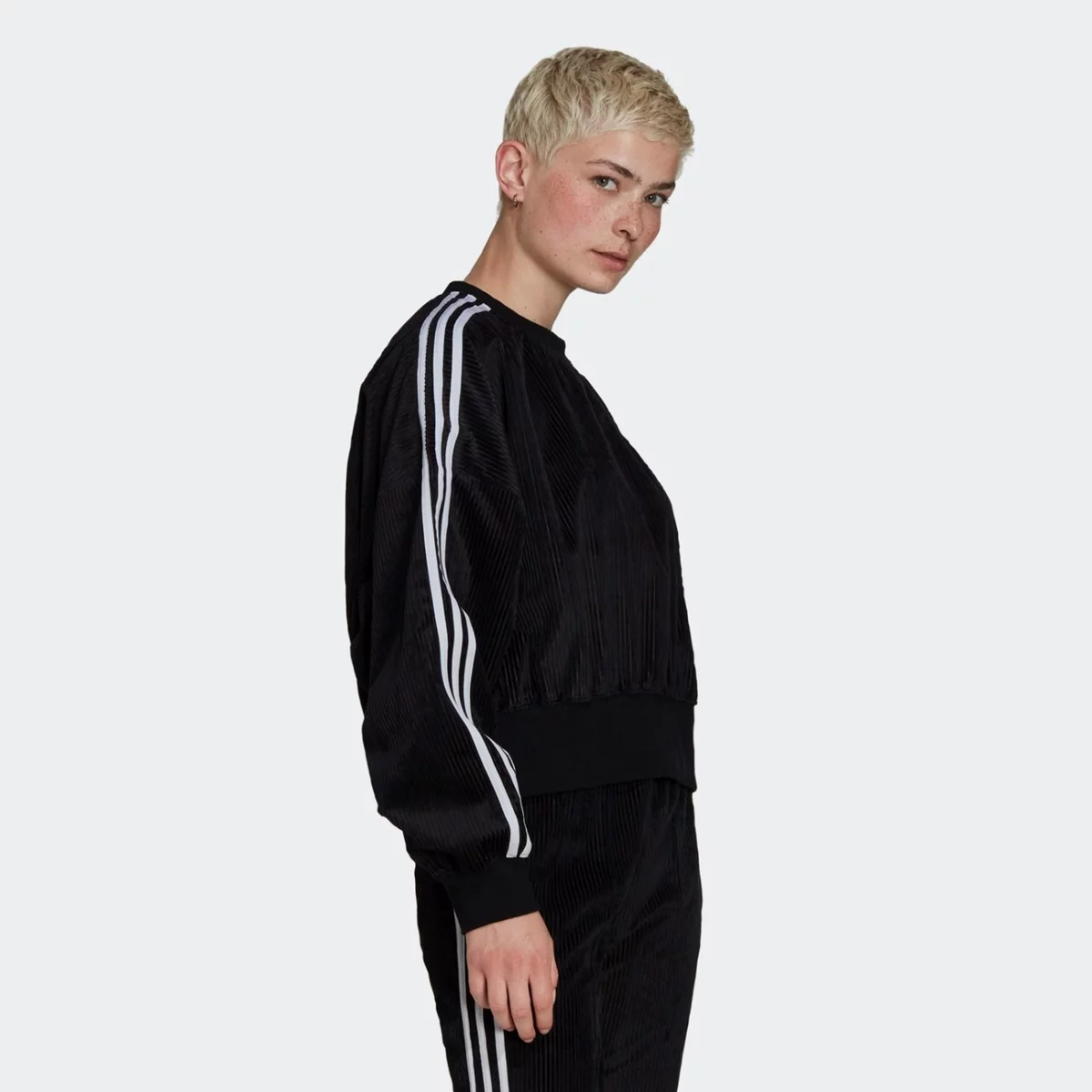h37848_app_on-model_walking_gradient-huge-665764822f63c