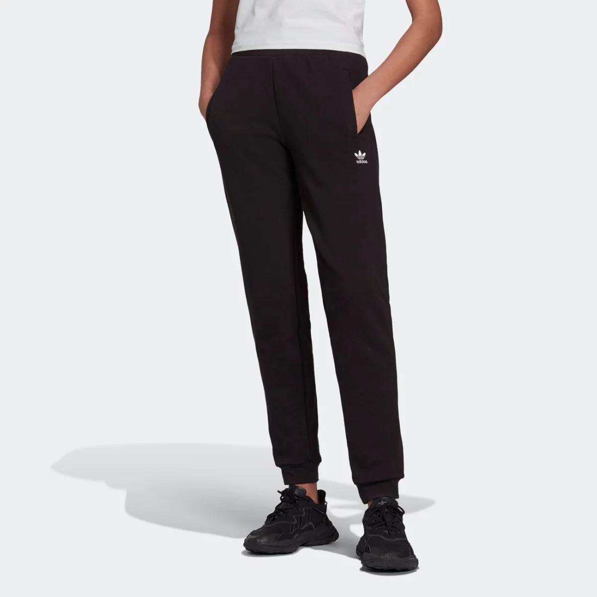 h37878_app_on-model_standard_gradient-huge-665778e23f05f