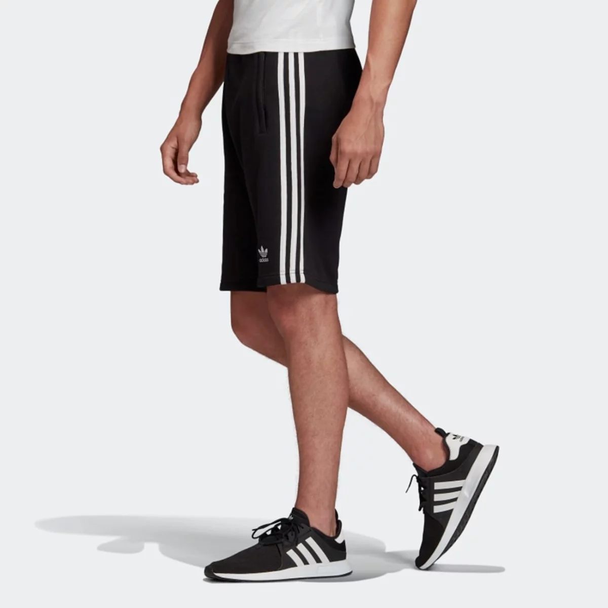 3-stripes_shorts_mayro_dh5798_22_model-huge-6657362e3a3b3