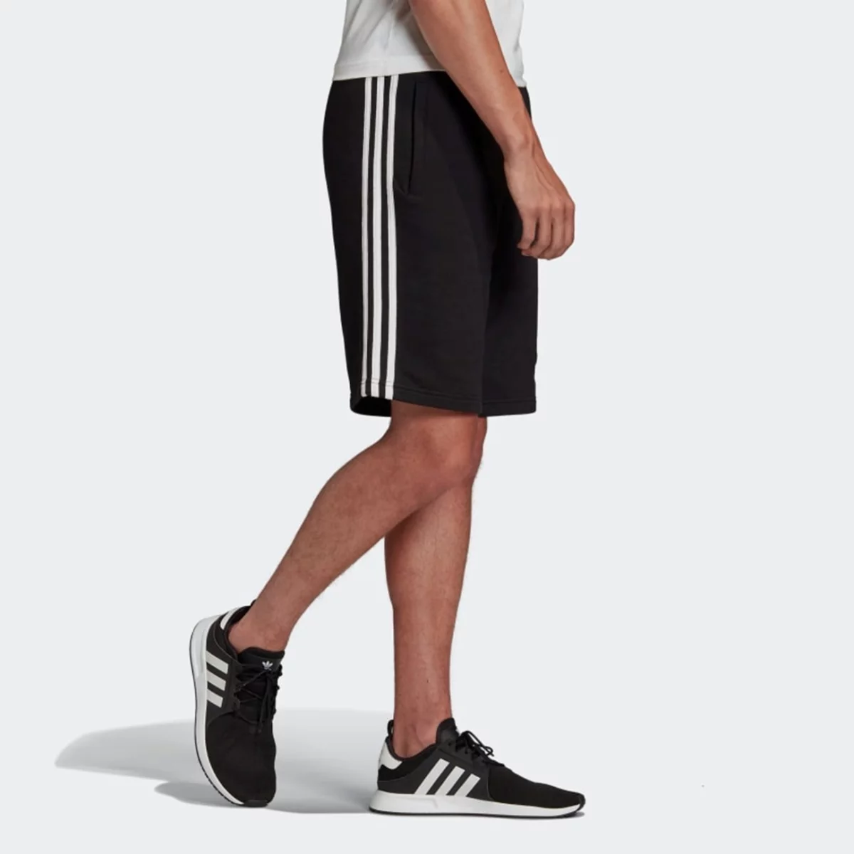 3-stripes_shorts_mayro_dh5798_25_model-huge-6657363103619