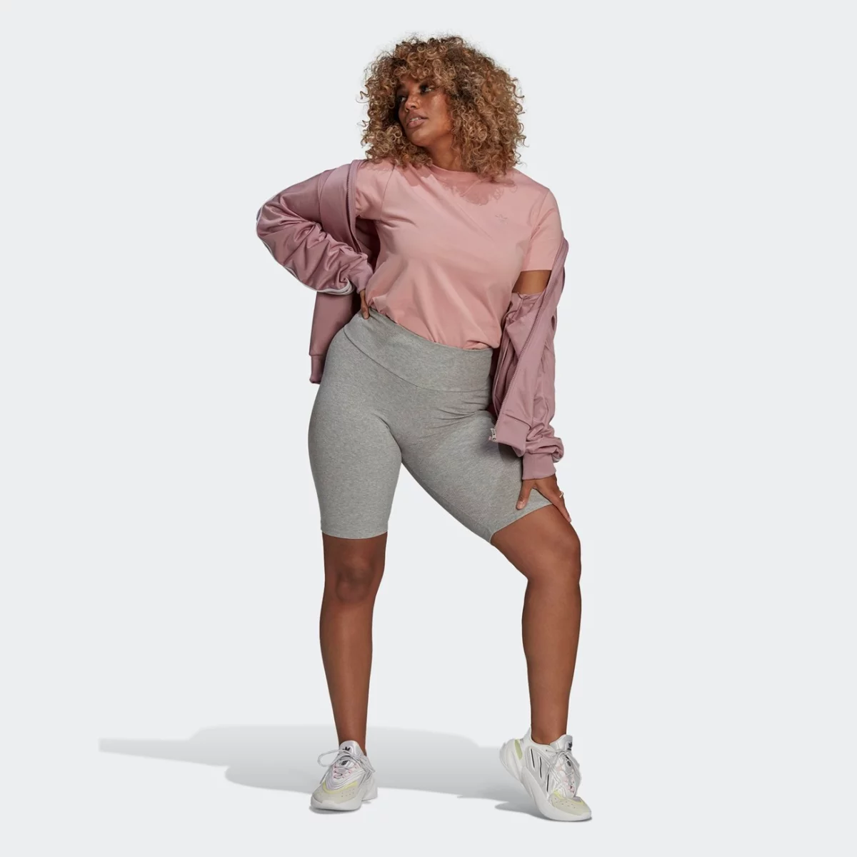 he6890_app_on-model_standard-outfit_gradient-huge-6657771819916