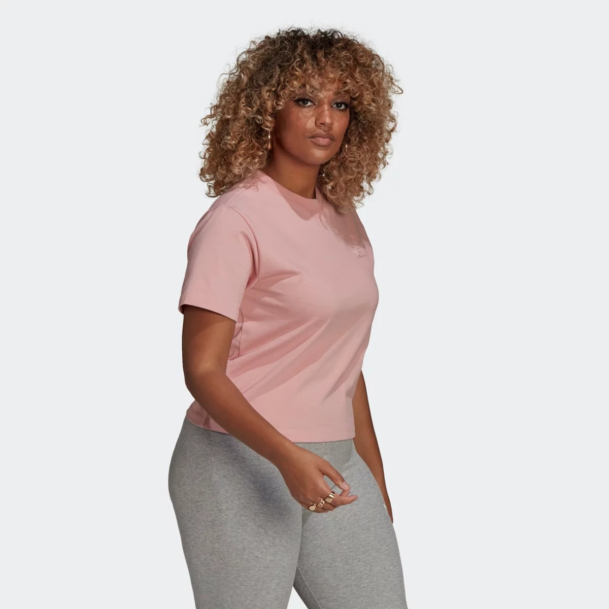 he6890_app_on-model_walking_gradient-huge-6657771980f99
