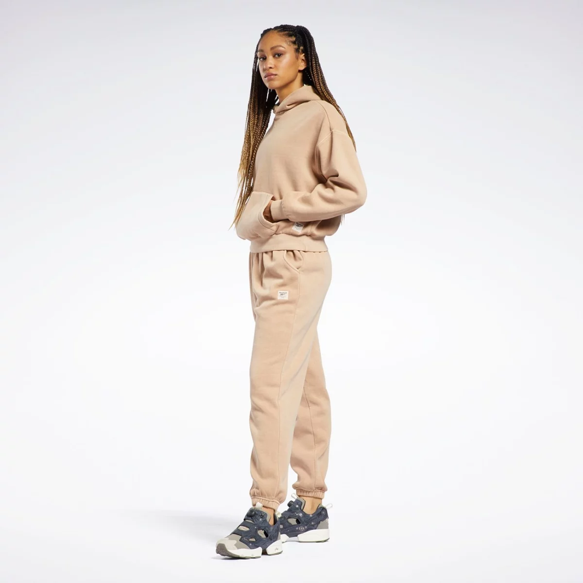 h41361_app_on-model_standard-outfit_gradient-huge-66576461a3e20