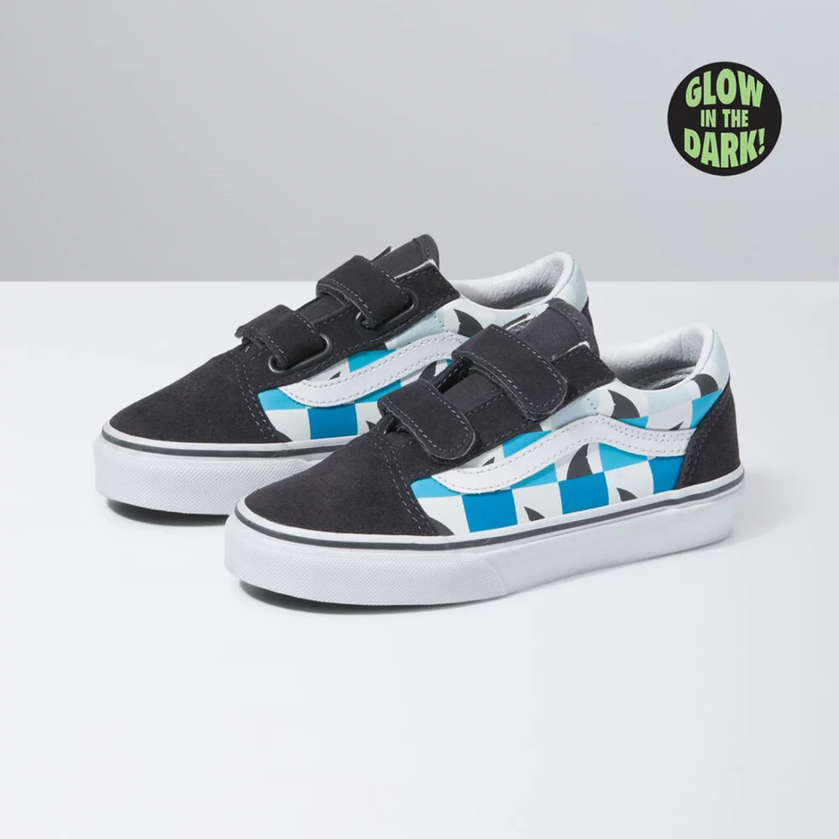 vn0a4buvac31_kidsglowcheckerboardsharksoldskoolv_1-huge-66581576daa10