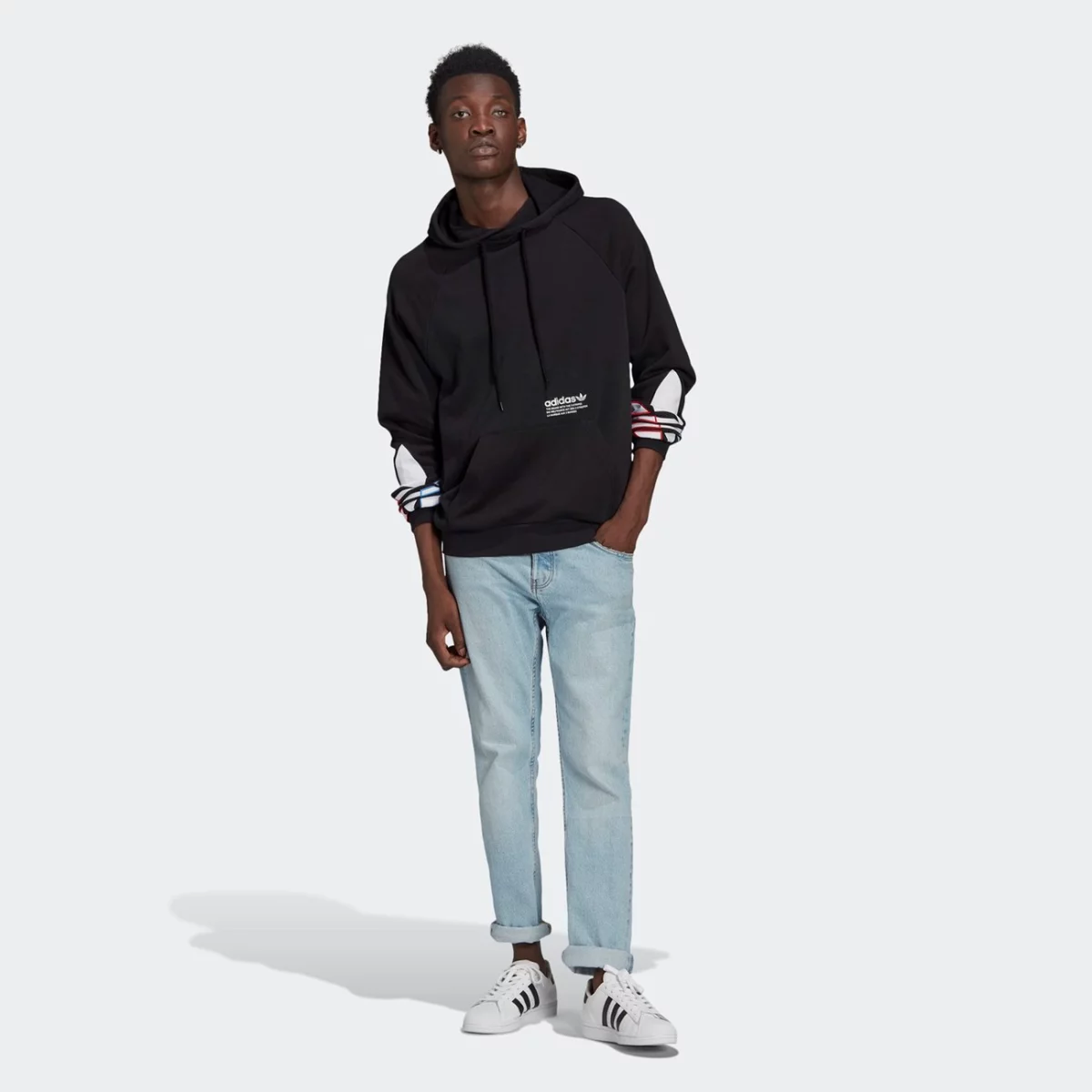gn3570_app_on-model_walking_gradient-huge-6657536a0a653