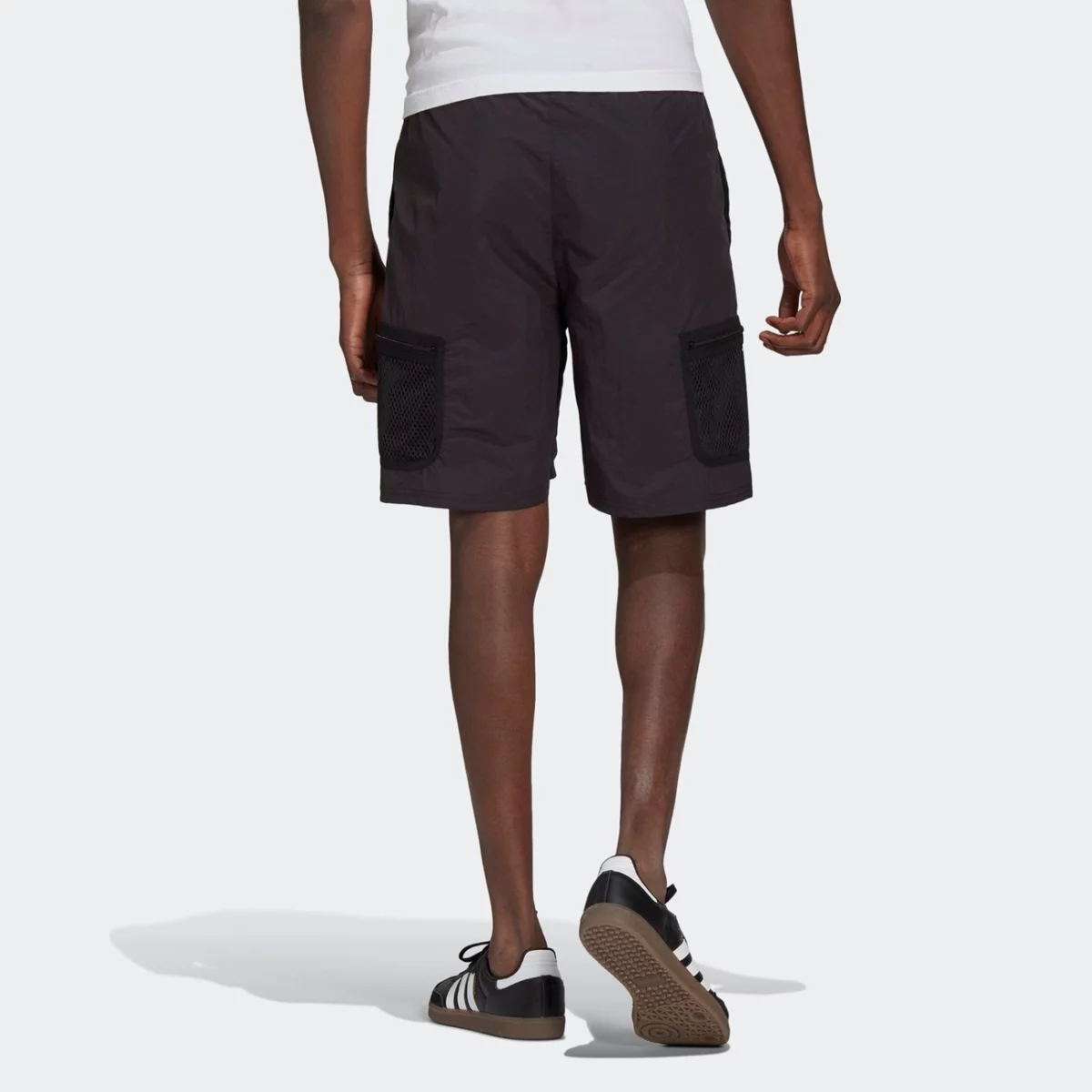gn2341_app_on-model_back_gradient-huge-665755a08de77