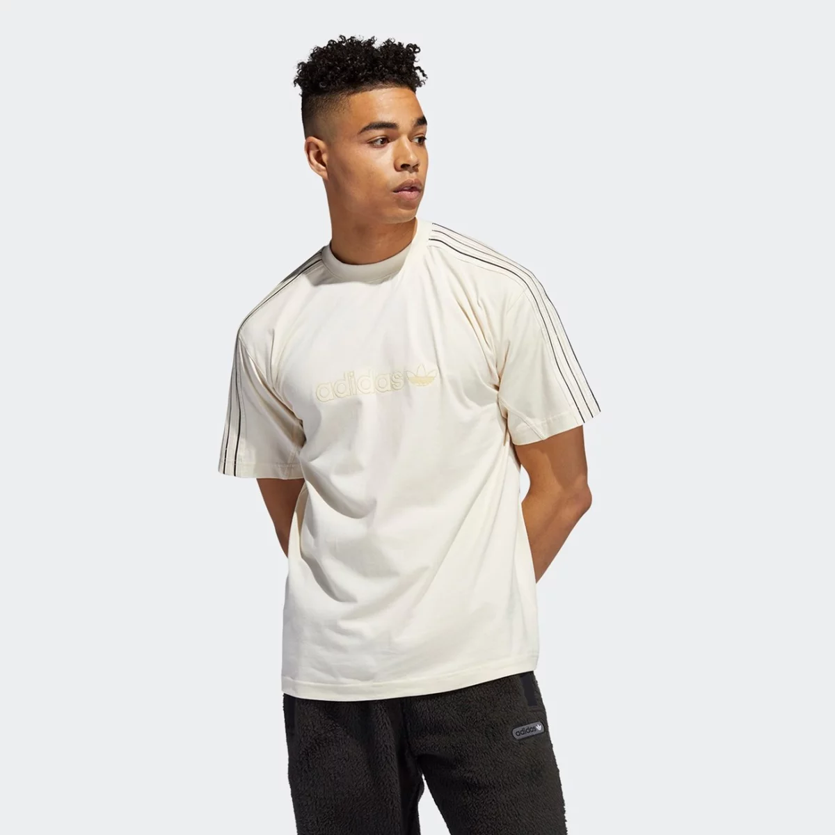 h31287_app_on-model_standard_gradient-huge-665765171dbf4