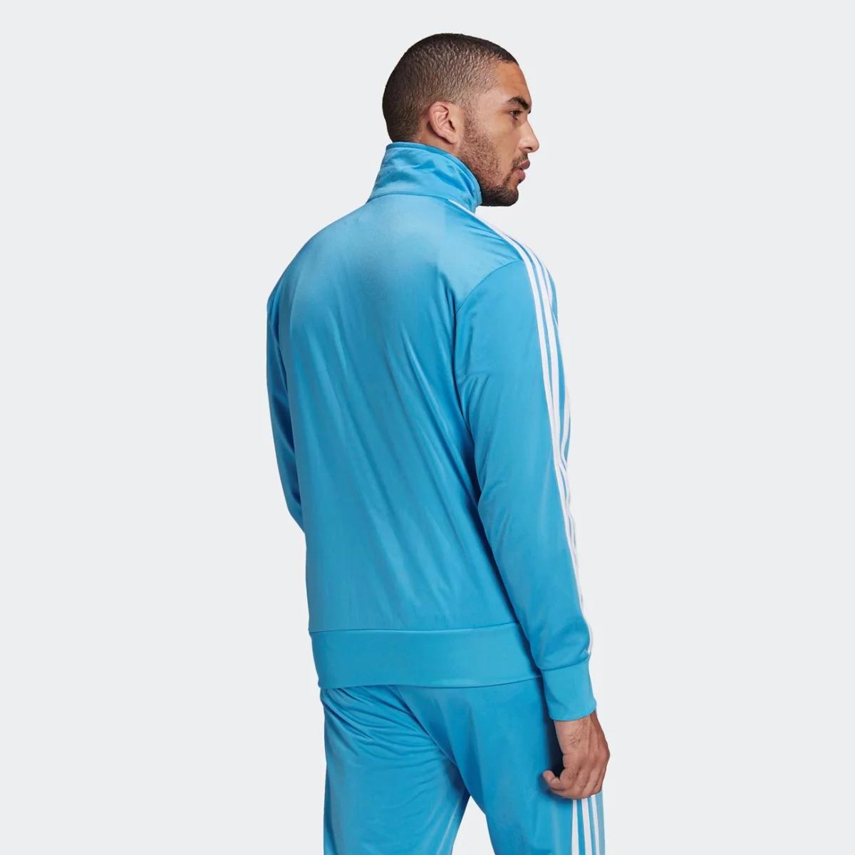 hb9431_app_on-model_back_gradient-huge-66577aa111ebf