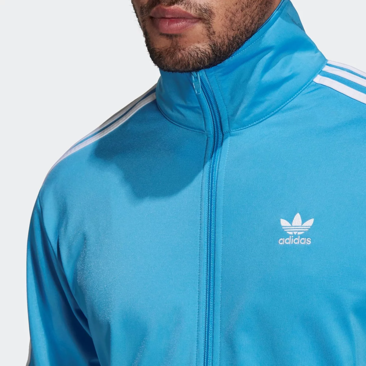 hb9431_app_on-model_detail-1_gradient-huge-66577aa55a2a4