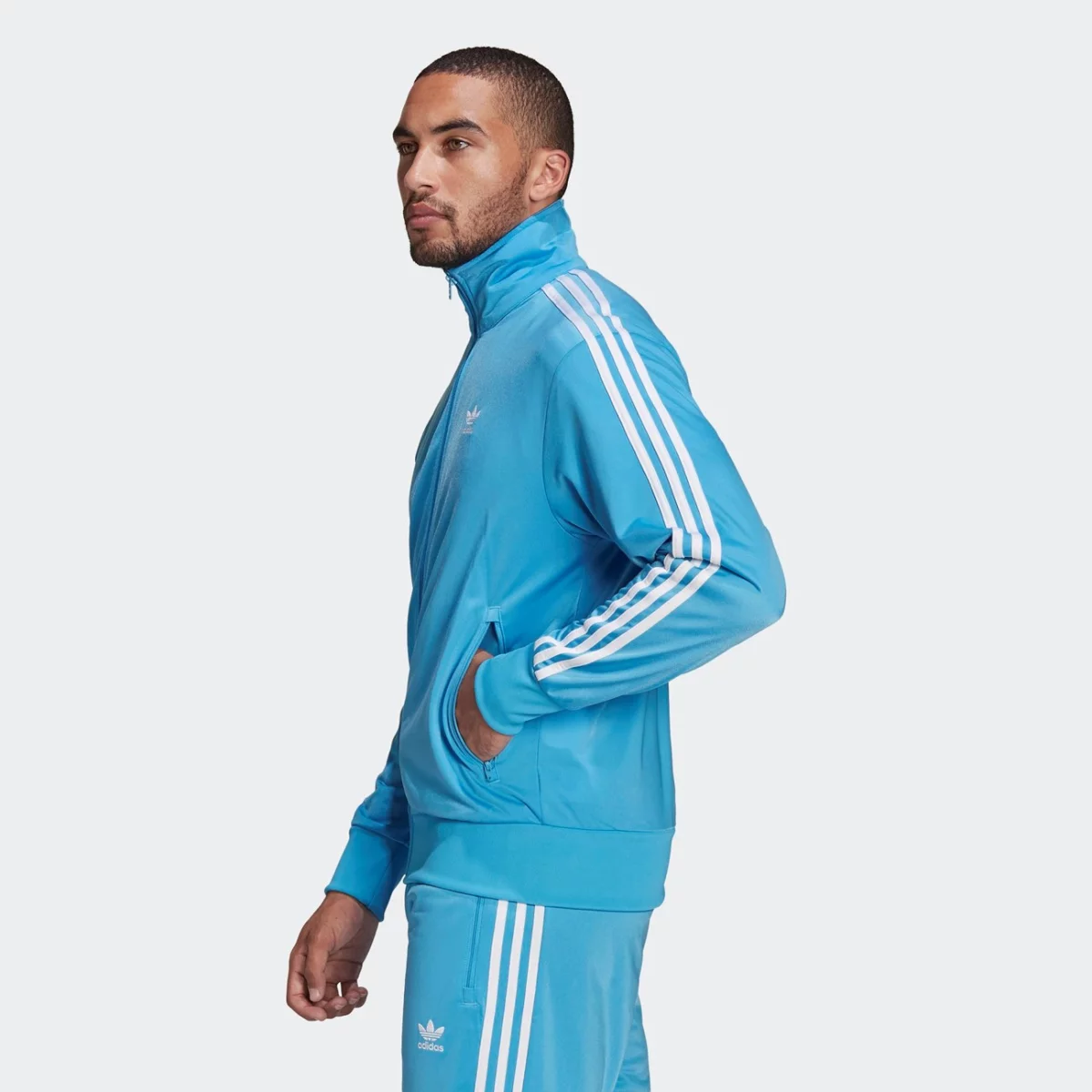 hb9431_app_on-model_side_gradient-huge-66577aa3e3f32