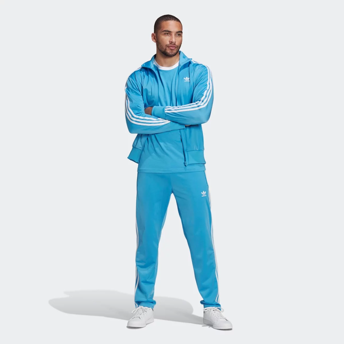hb9431_app_on-model_standard-outfit_gradient-huge-66577aa2687fb