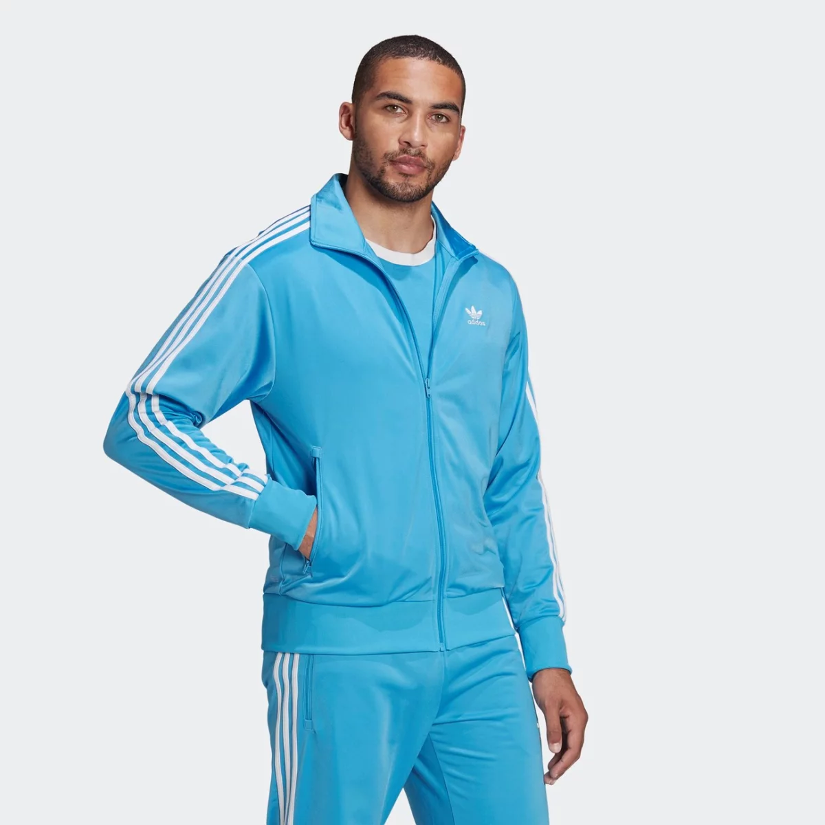 hb9431_app_on-model_standard_gradient-huge-66577a9f7dec3