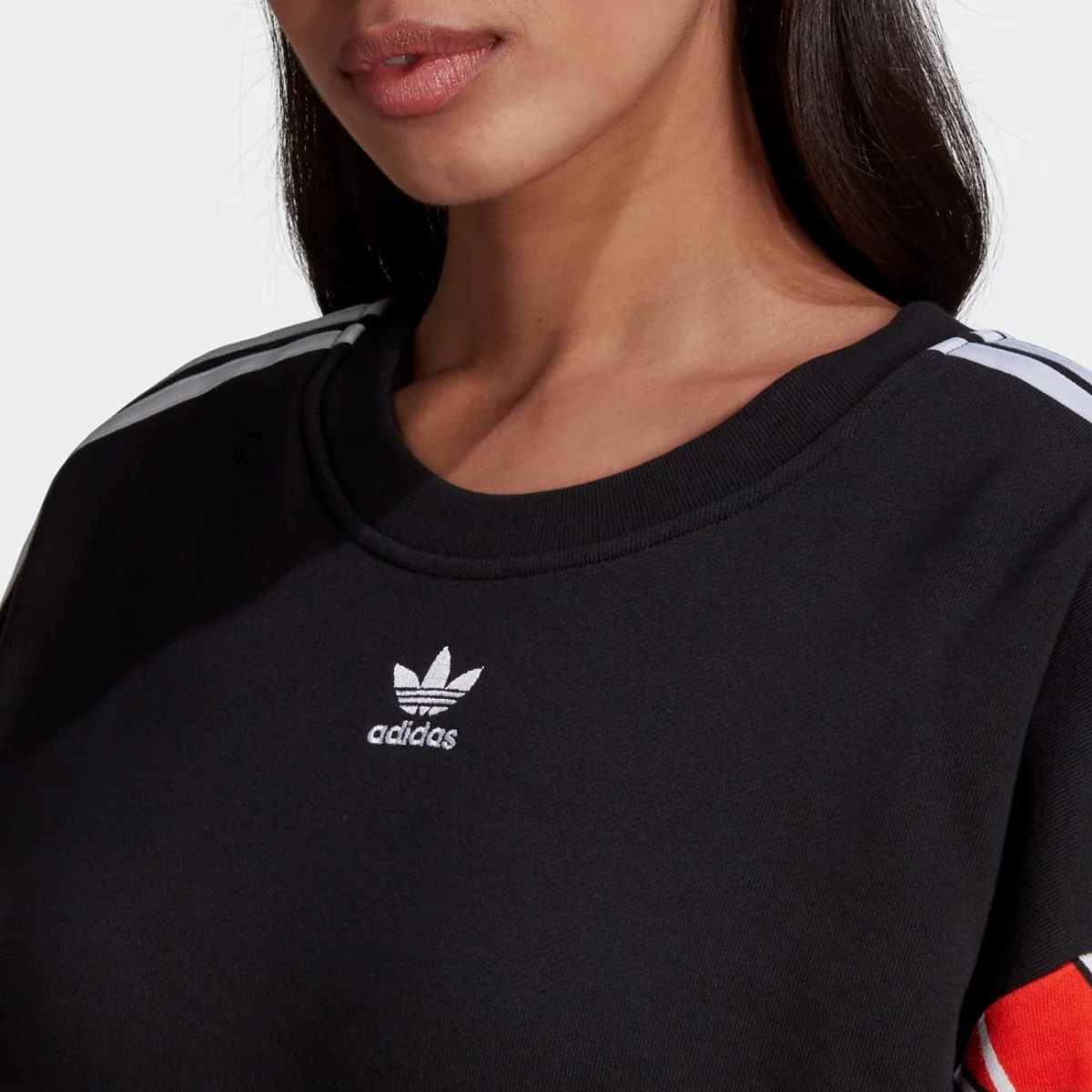 hc4473_app_on-model_detail-2_gradient-huge-665774489a181