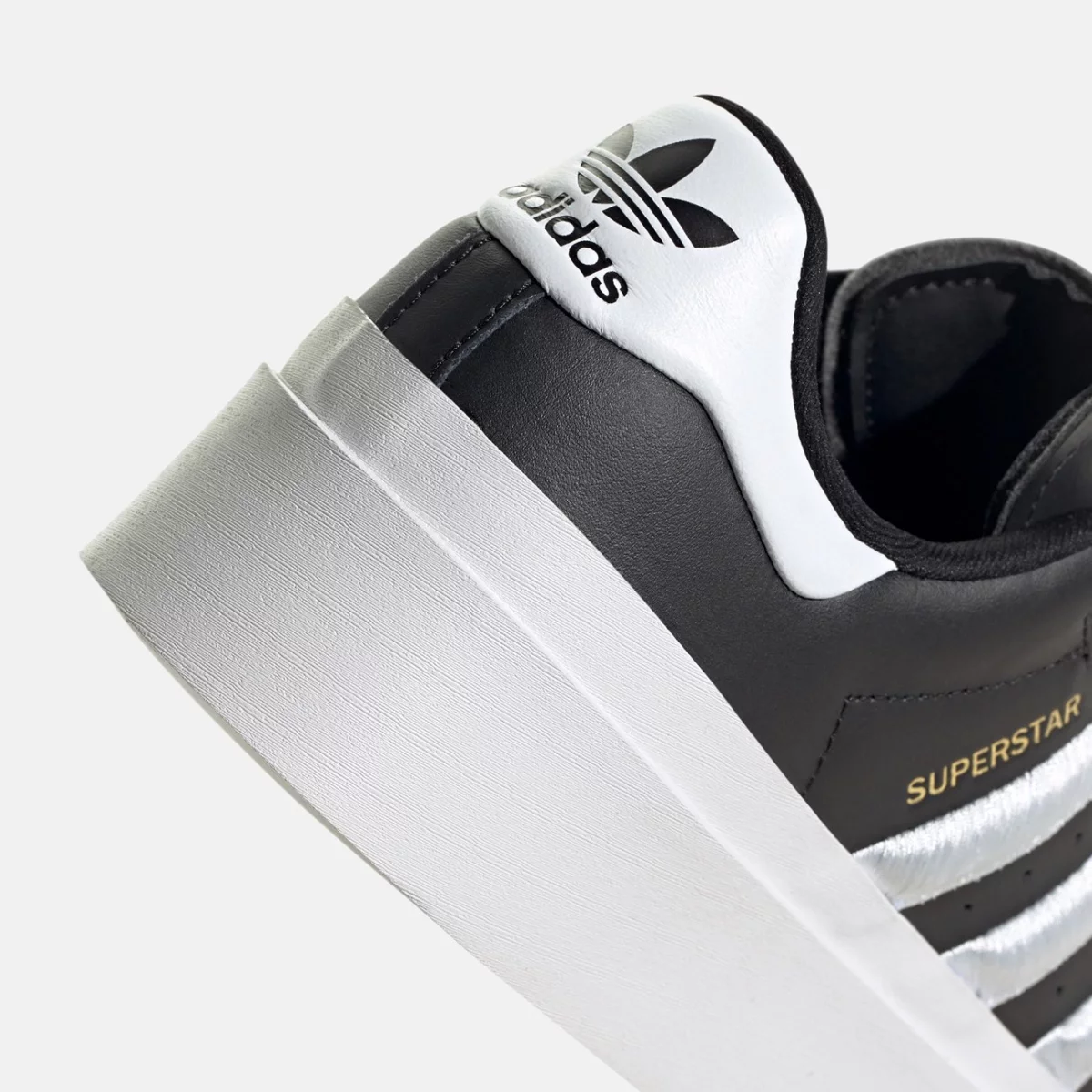 gx1841_9_footwear_photography_detail-view-2_transparent-huge-6658214c64bf8